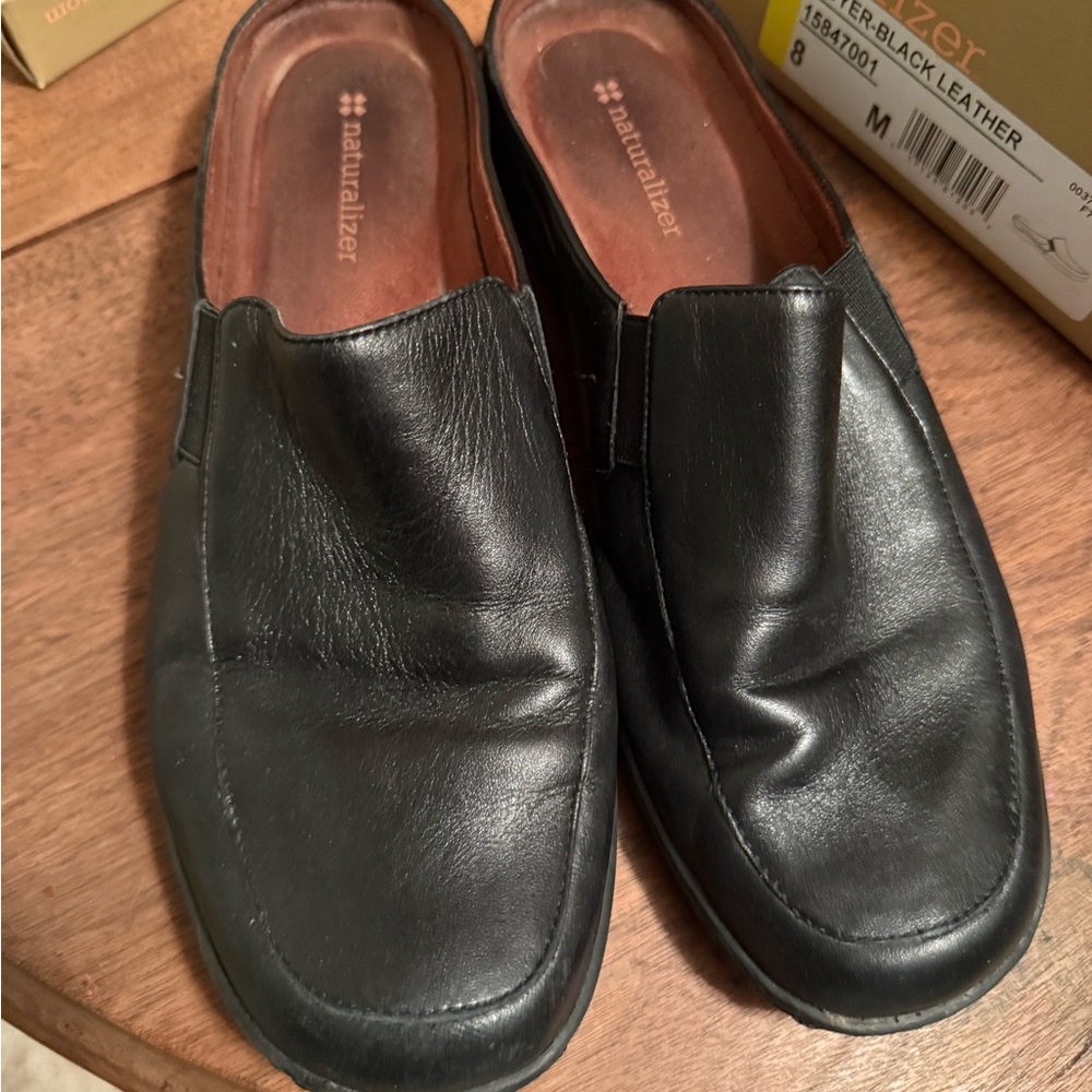 Naturalizer Women's Black Leather Mules